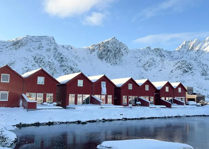 Waterfront In The Middle Of Lofoten 巴尔斯塔